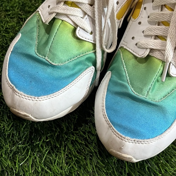 Women’s Nike Air Huarache Shoes - Rainbow ombré - Picture 3 of 9